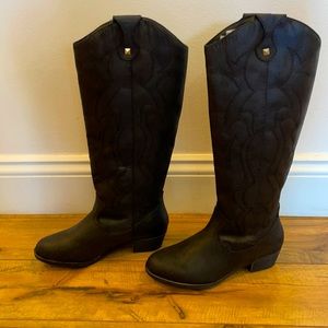 True Craft Women’s Black Fabric Boots with Fabric Uppers
